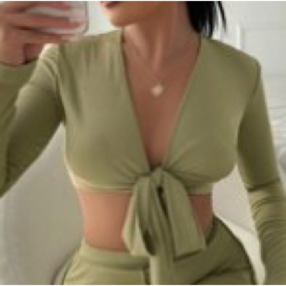 cute knot crop top